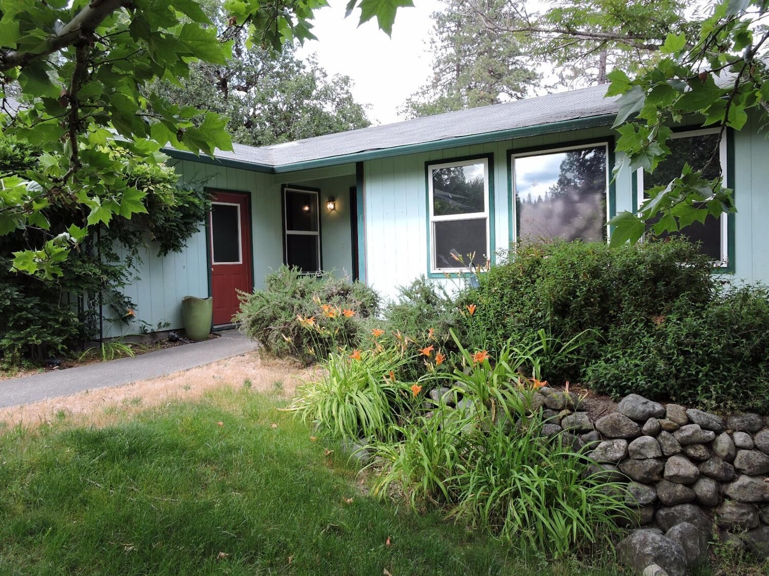 Property Photo: 383 Pinetop Terrace OR 97539