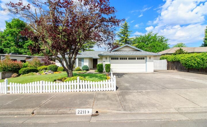 2211 Fairfield Drive  Medford OR 97504 photo