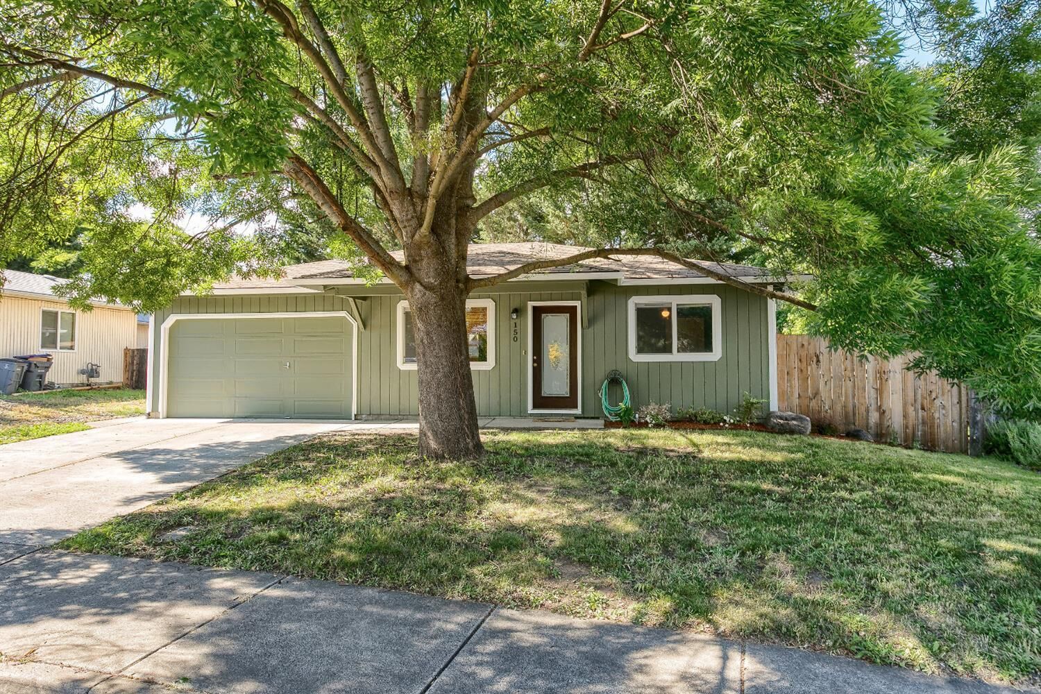 Property Photo: 150 School House Road OR 97540