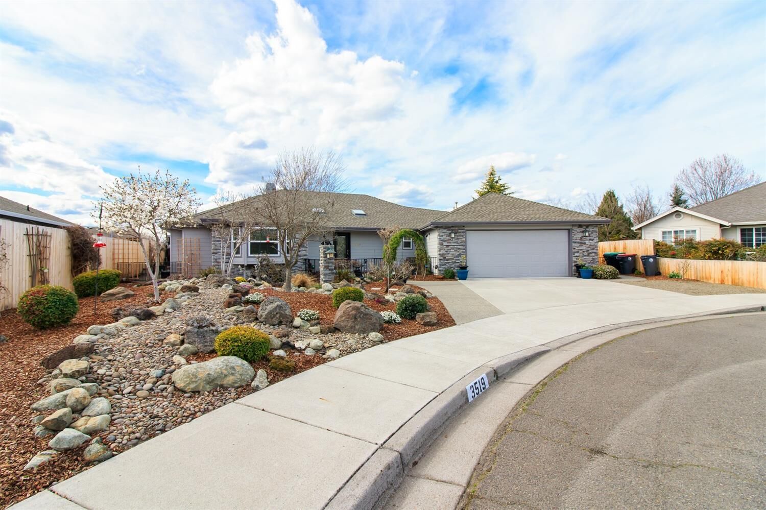 Property Photo: 3519 Shawna Drive OR 97504