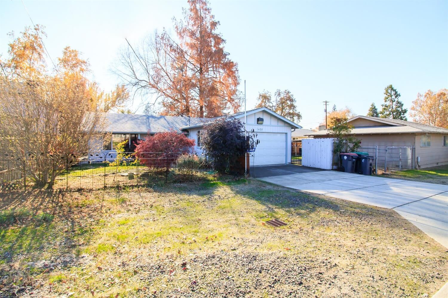 Property Photo:  1428 Spring Street  OR 97504 