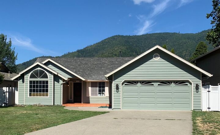 102 Bramblewood Court  Rogue River OR 97537 photo