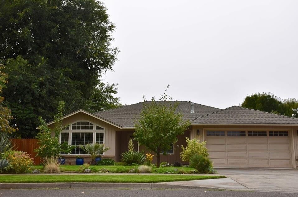 Property Photo: 1810 Layla Drive OR 97501