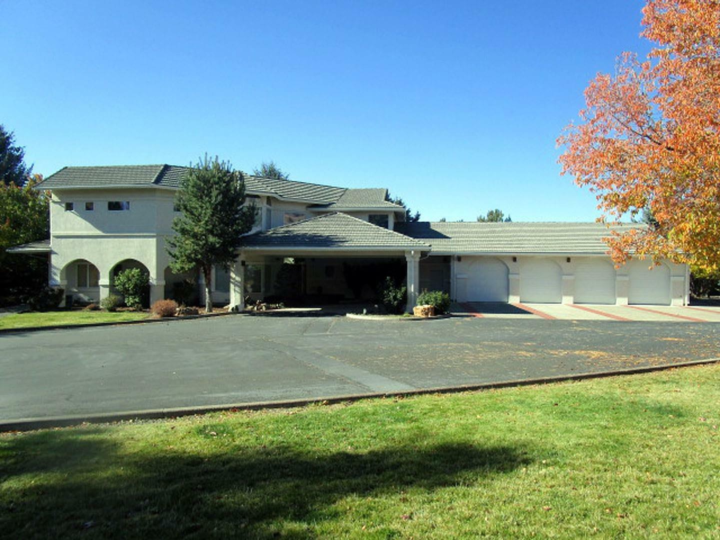 Property Photo:  2618 Westgate Drive  OR 97603 