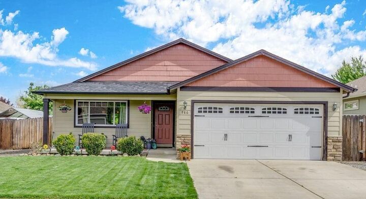 986 Worchester Drive  Medford OR 97501 photo
