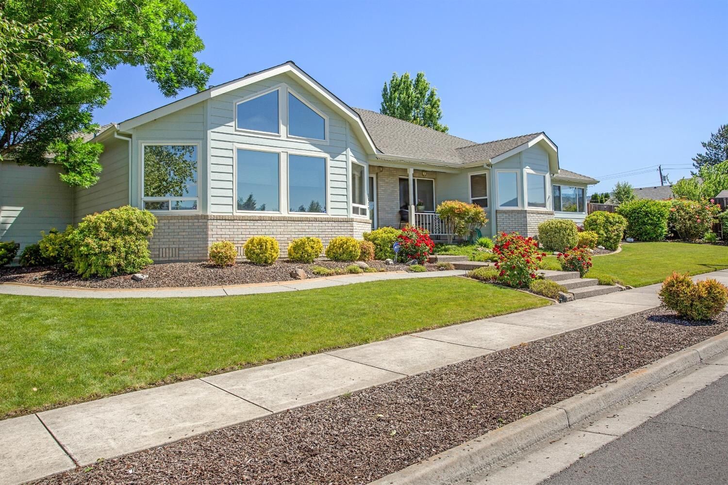 Property Photo:  1429 Larson Creek Drive  OR 97504 