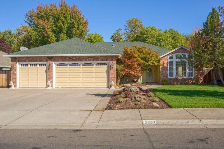 3557 Alderwood Drive  Medford OR 97504 photo