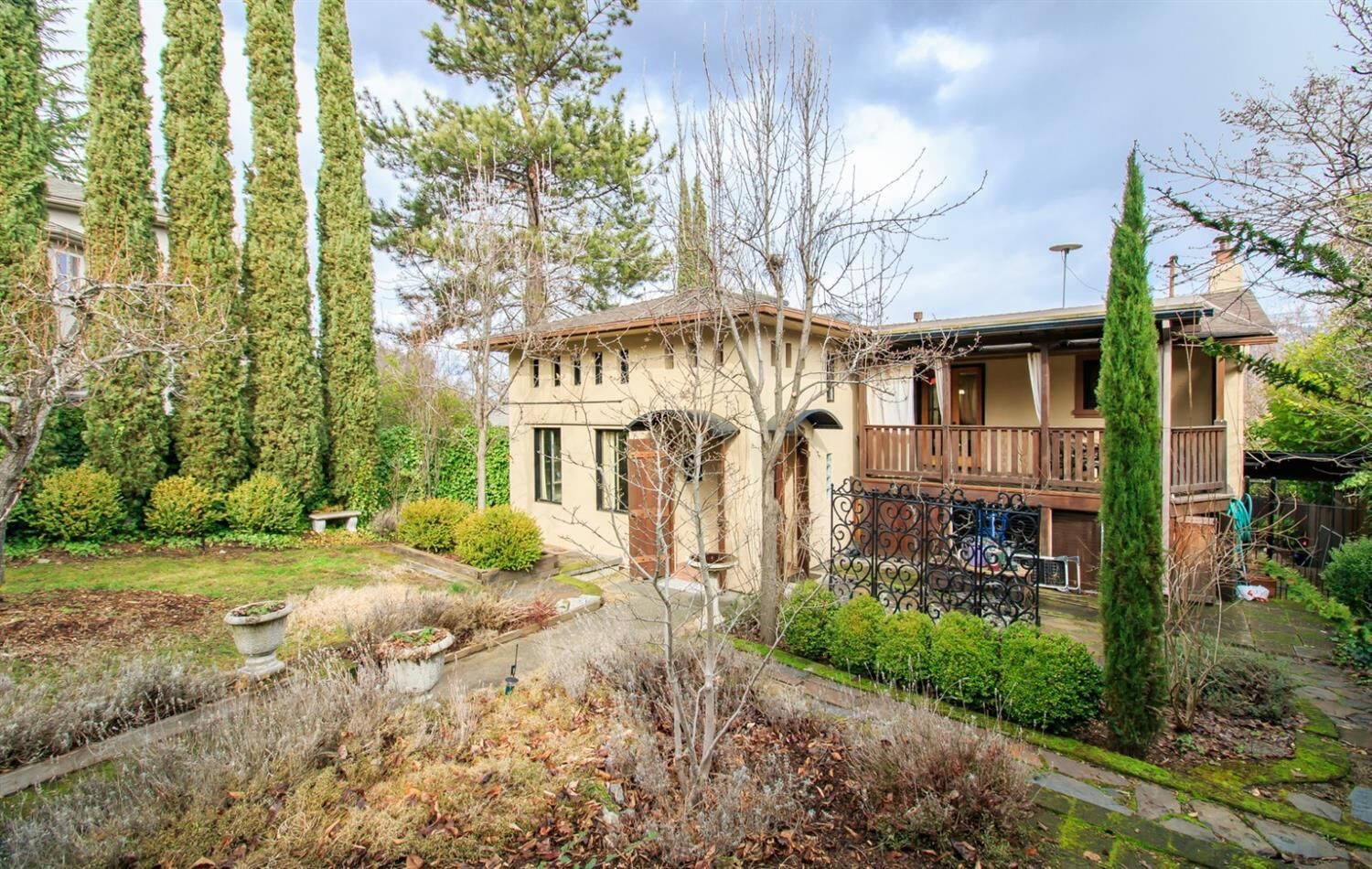 Property Photo: 499 Iowa Street OR 97520