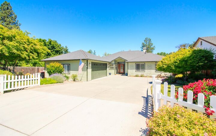 2847 Lone Pine Road  Medford OR 97504 photo