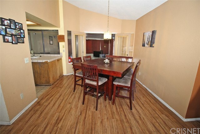 Property Photo:  1619 E Newgrove Street  CA 93535 