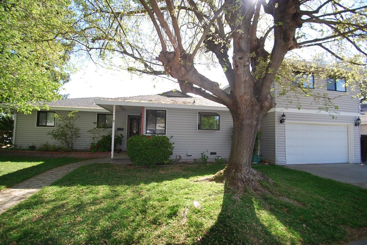 Property Photo:  1619 Deerwood Street  CA 95691 