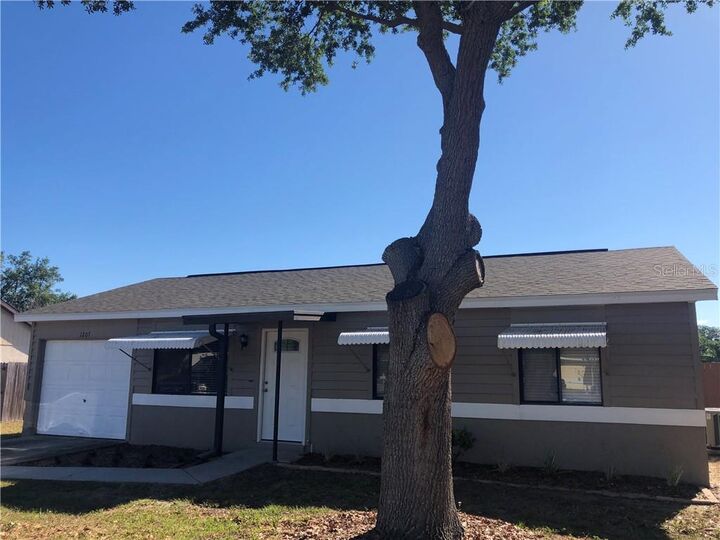 Property Photo:  1207 Hawley Court  FL 33594