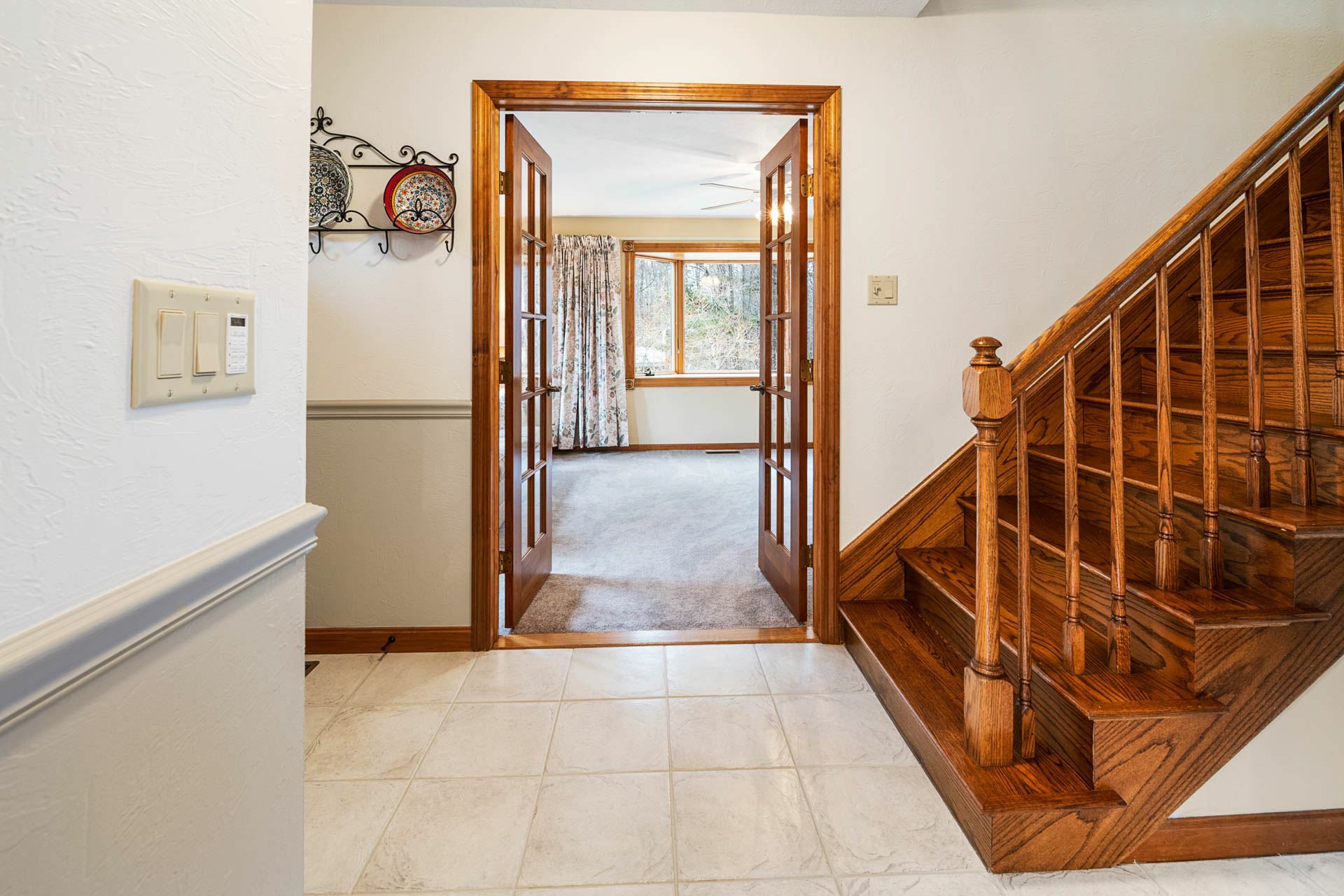 Property Photo: 6 Twin Oaks Drive NH 03057