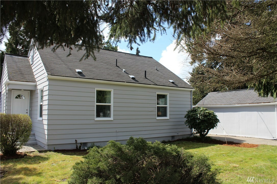 Property Photo:  10904 Lakeview Ave SW  WA 98499 