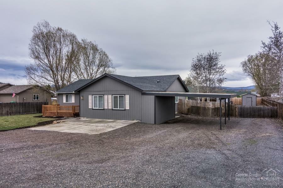 Property Photo: 1006 NE Mountain Ash Road OR 97754