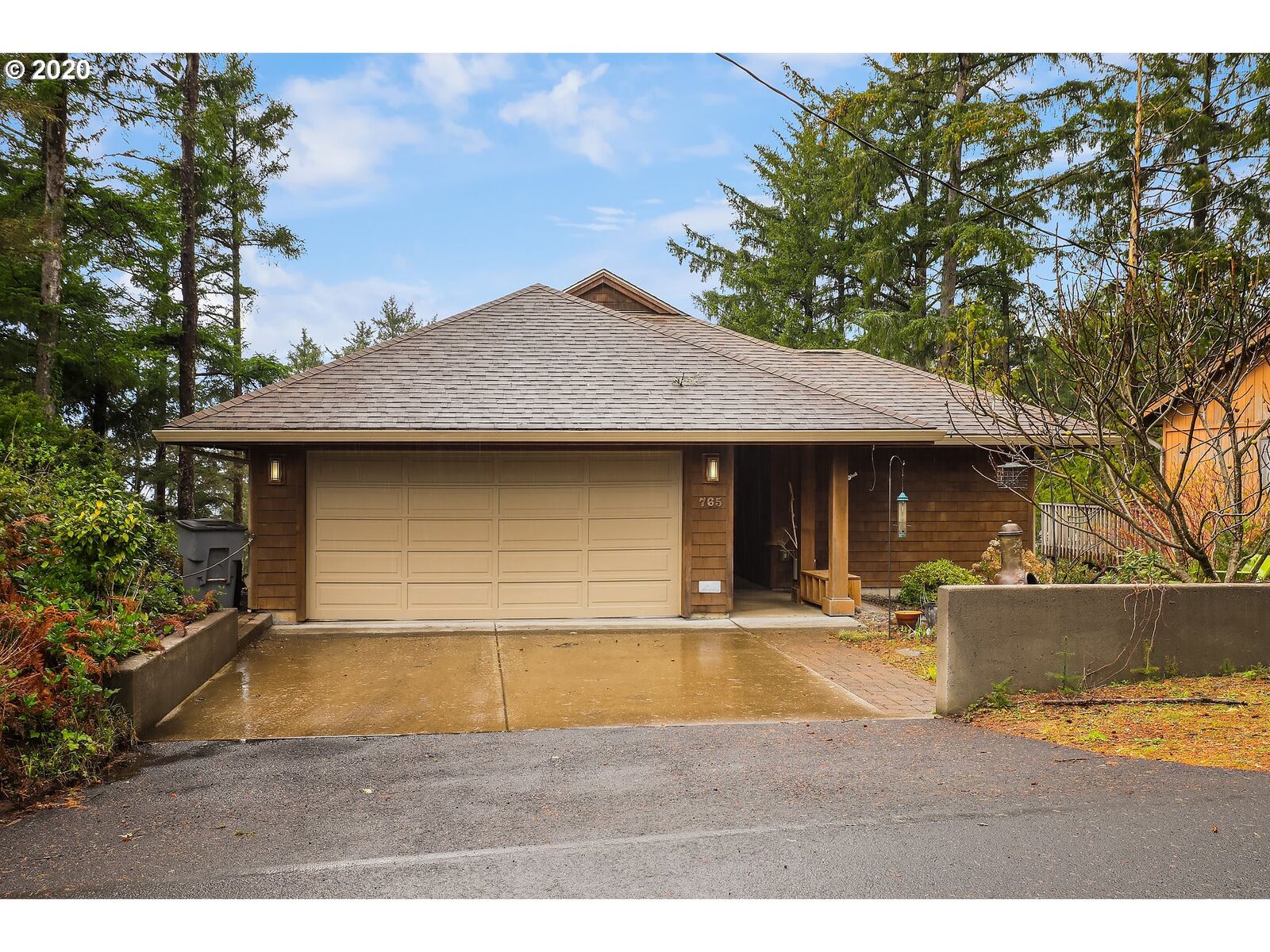 Property Photo:  765 Elm St  OR 97130 