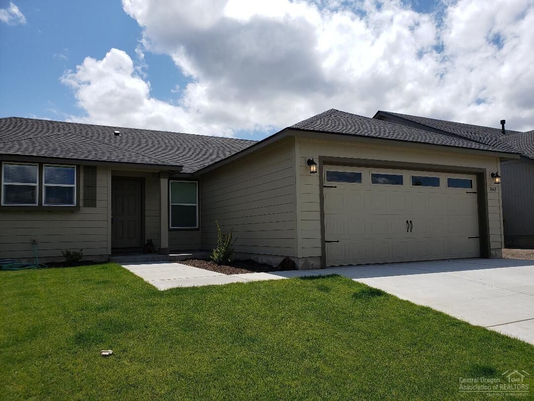 Property Photo: 3668 SW Pumice Place OR 97756