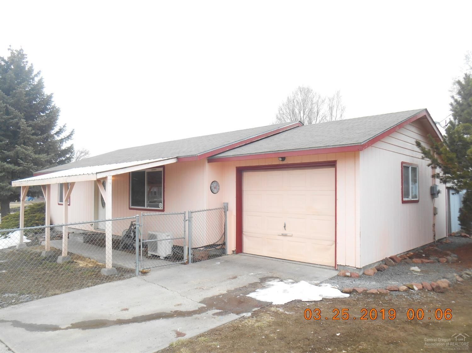 Property Photo:  410 SW 2nd Street  OR 97741 