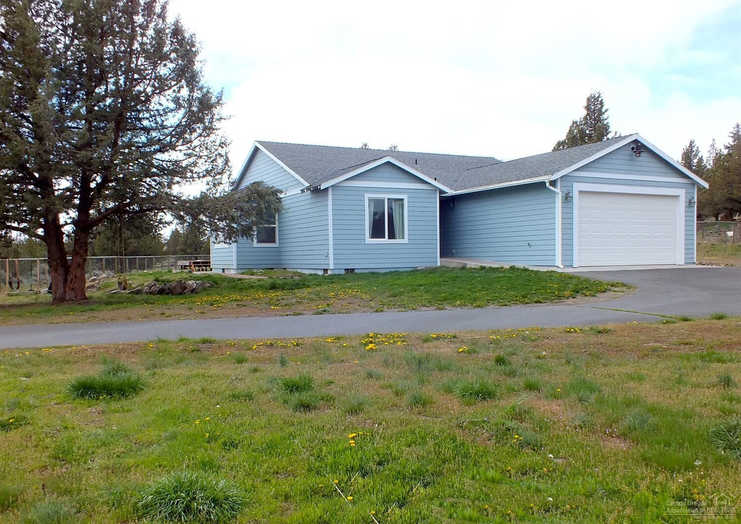 Property Photo: 8738 SW Shelf Court OR 97760