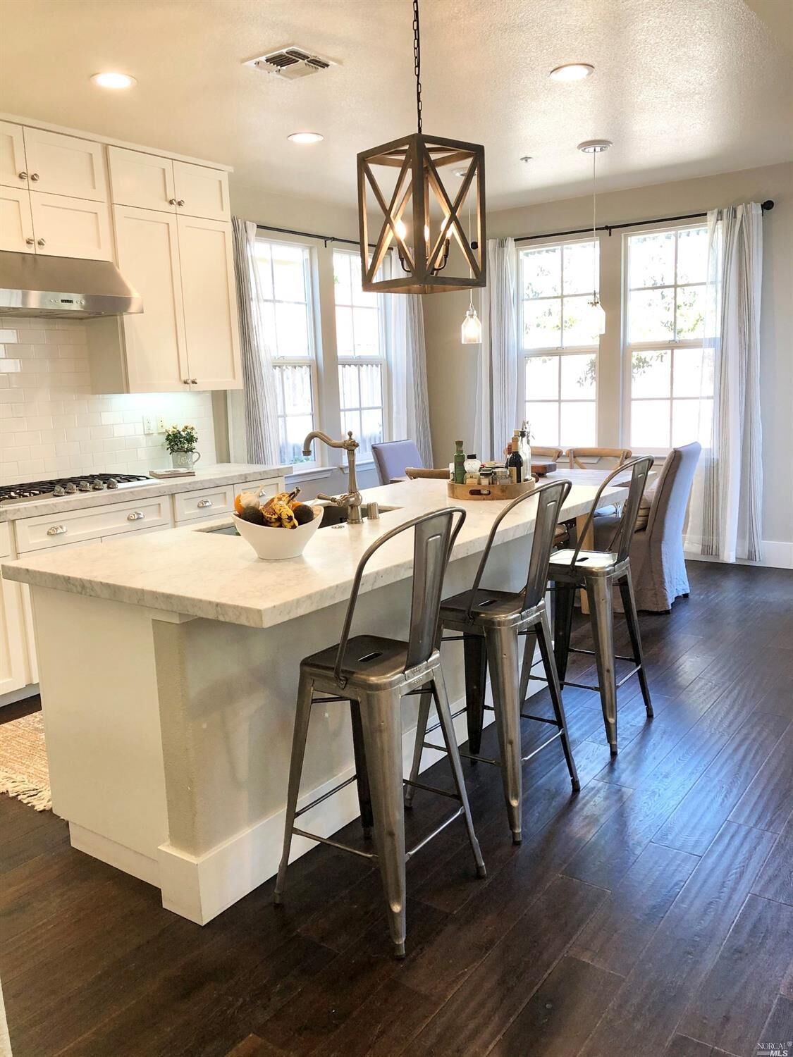 Property Photo:  62 Hollyleaf Way  CA 94949 