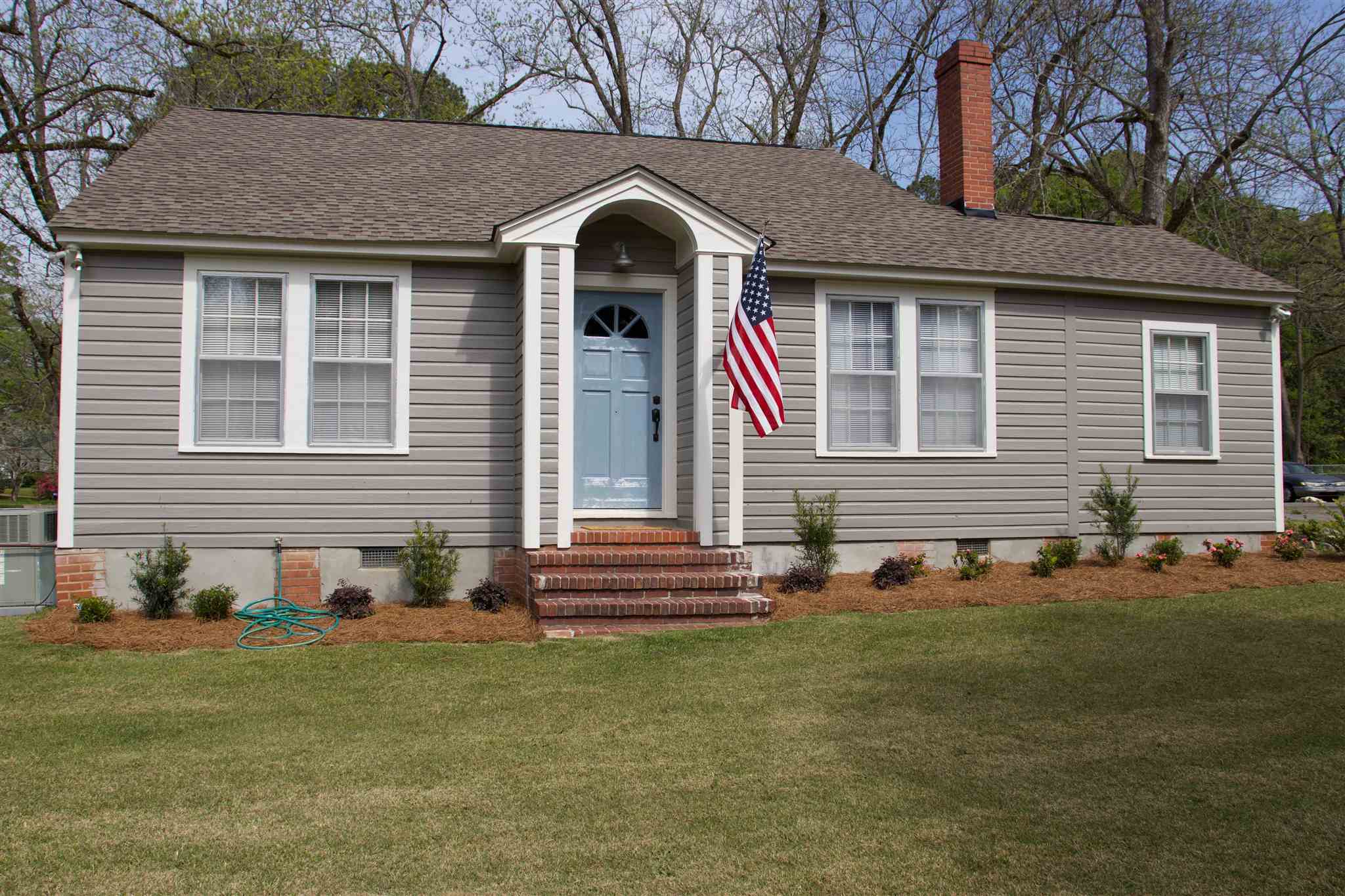 Property Photo:  204 N Rhodes Street  GA 30669 