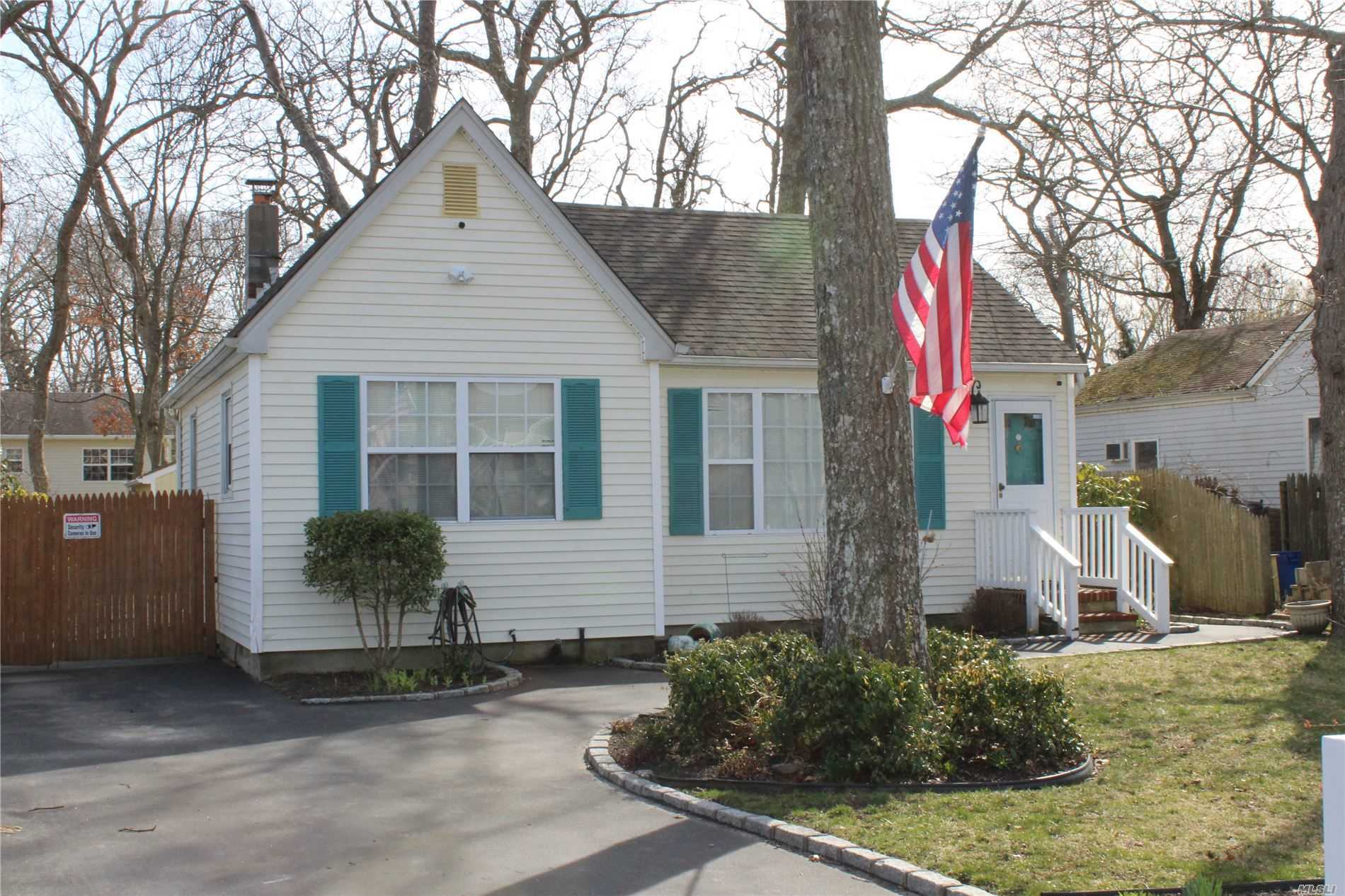 Property Photo: 104 Parkview W Drive NY 11967