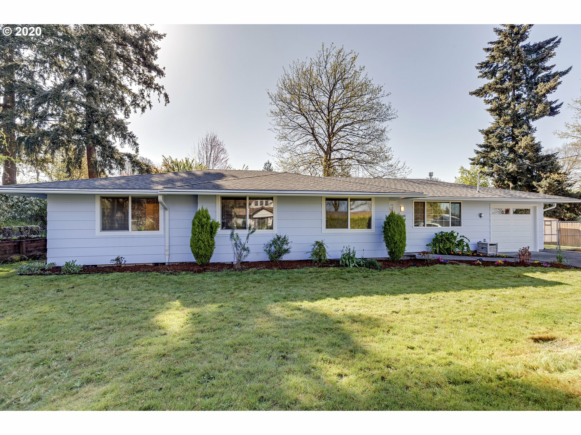 Property Photo: 3478 SE Birch Ave OR 97267