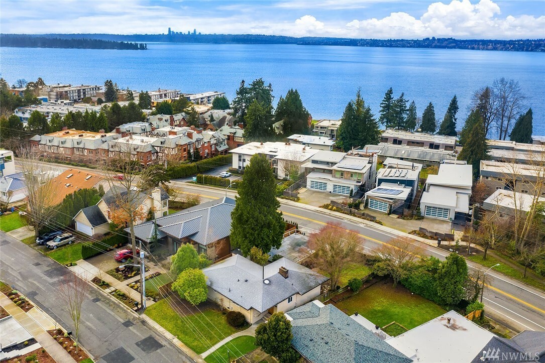 Property Photo: 6555 102nd Ave NE WA 98033
