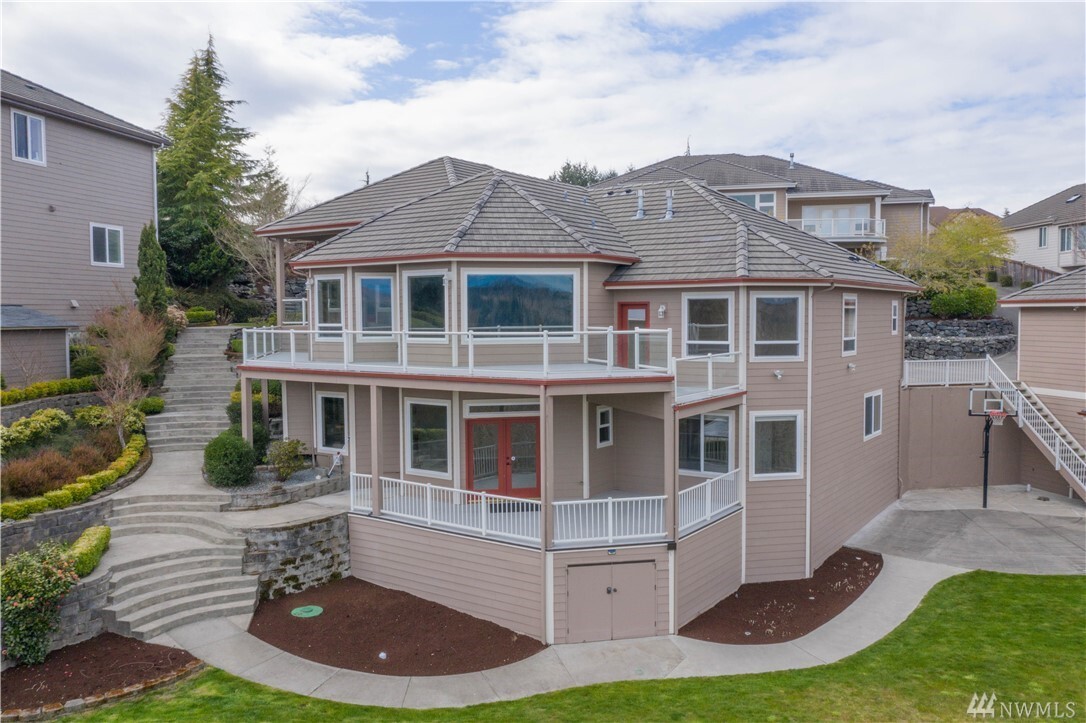 Property Photo: 15821 136th Avenue Ct E WA 98374