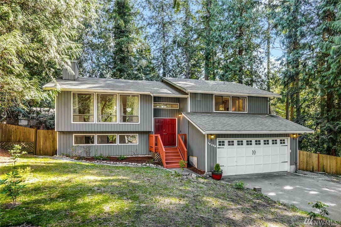 Property Photo:  16208 197th Ave NE  WA 98077 