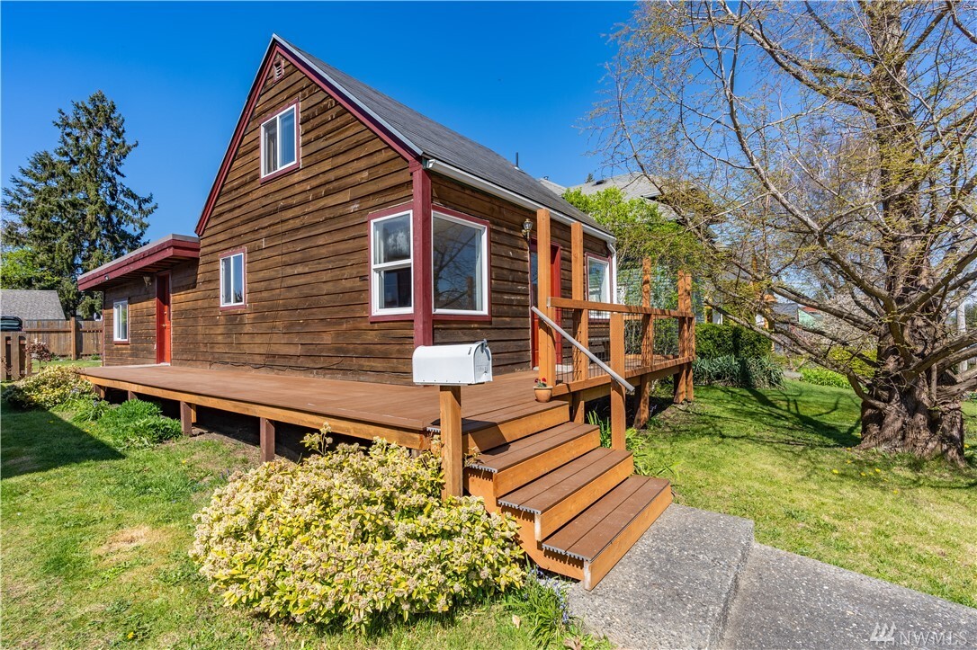 Property Photo:  1317  Humboldt Street  WA 98225 