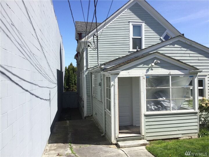 Property Photo:  3614 Broadway  WA 98201 