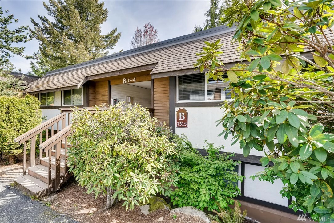 Property Photo:  7315 224th St SW B4  WA 98026 