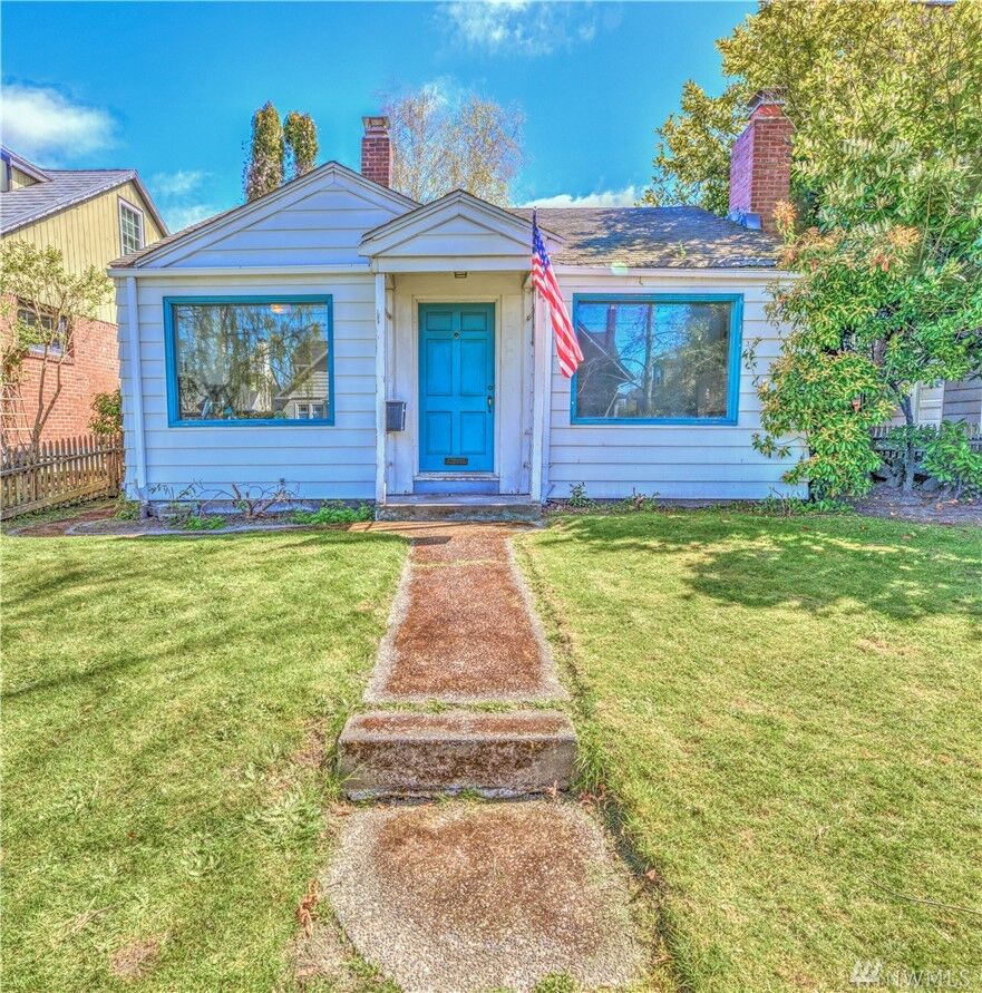 Property Photo:  2560  10th Avenue W  WA 98119 