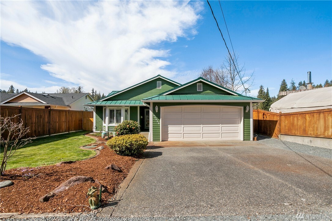 Property Photo:  32526 Benbow Dr E  WA 98338 