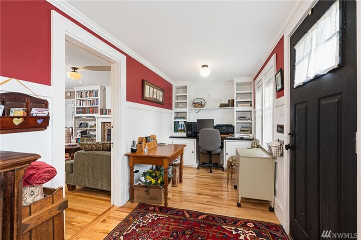 Property Photo:  924 N Washington Ave  WA 98531 