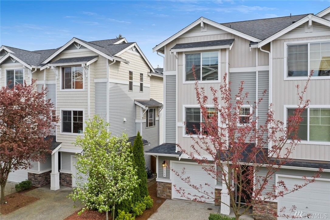 Property Photo: 324 126th Place SE A WA 98208