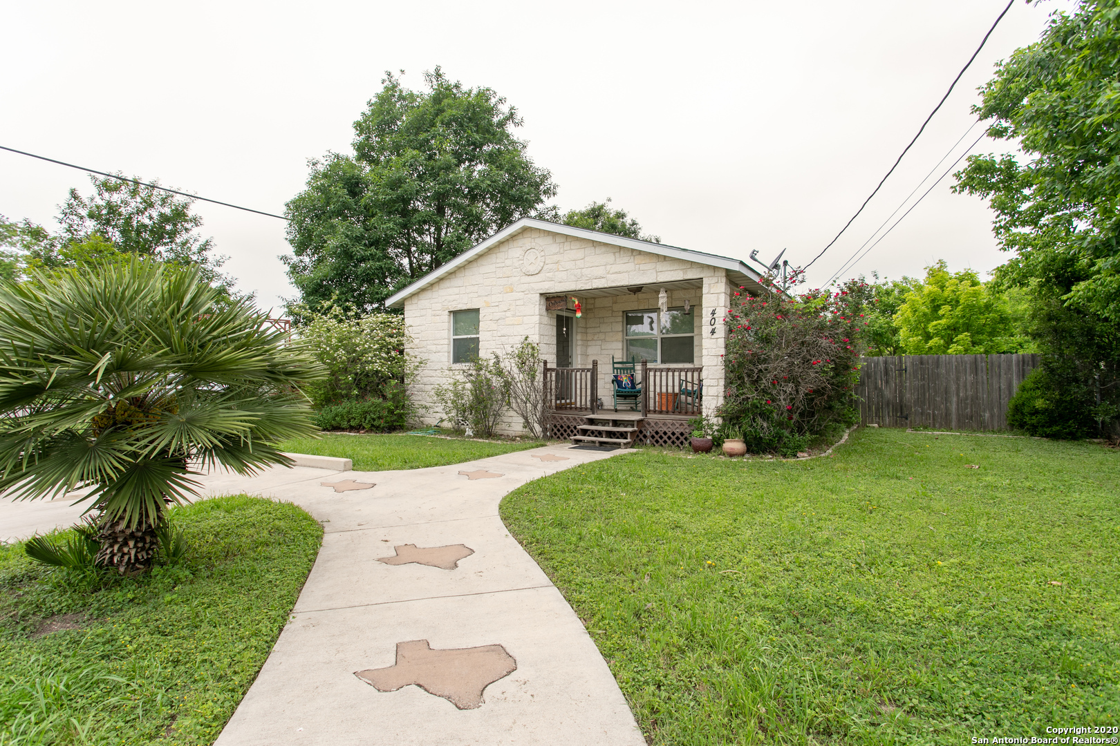 Property Photo:  404 Barker St  TX 78028 