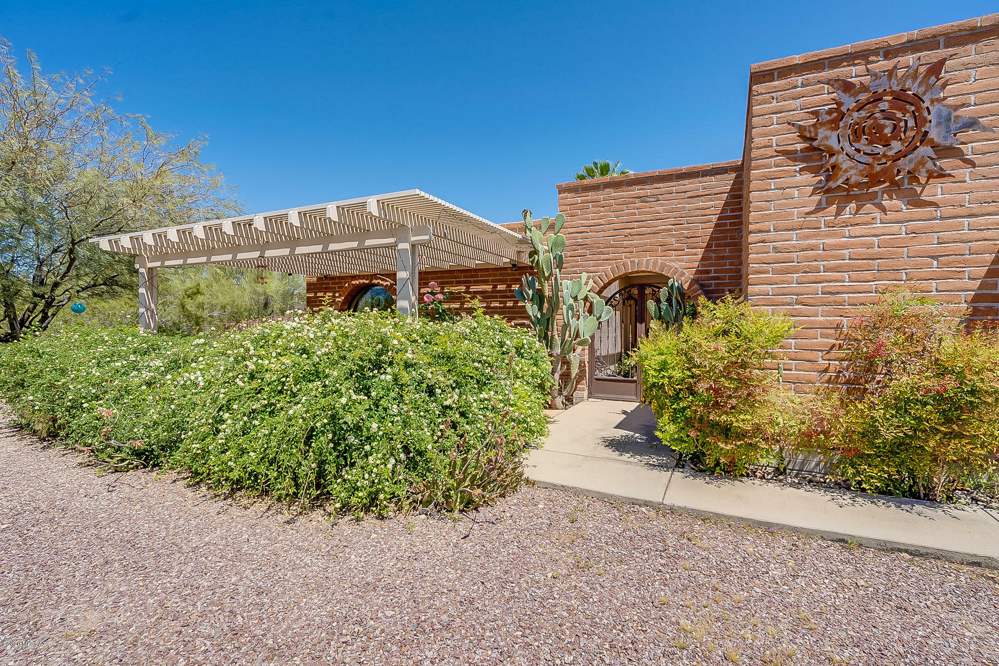 Property Photo:  5861 N Placita Roanoke  AZ 85704 