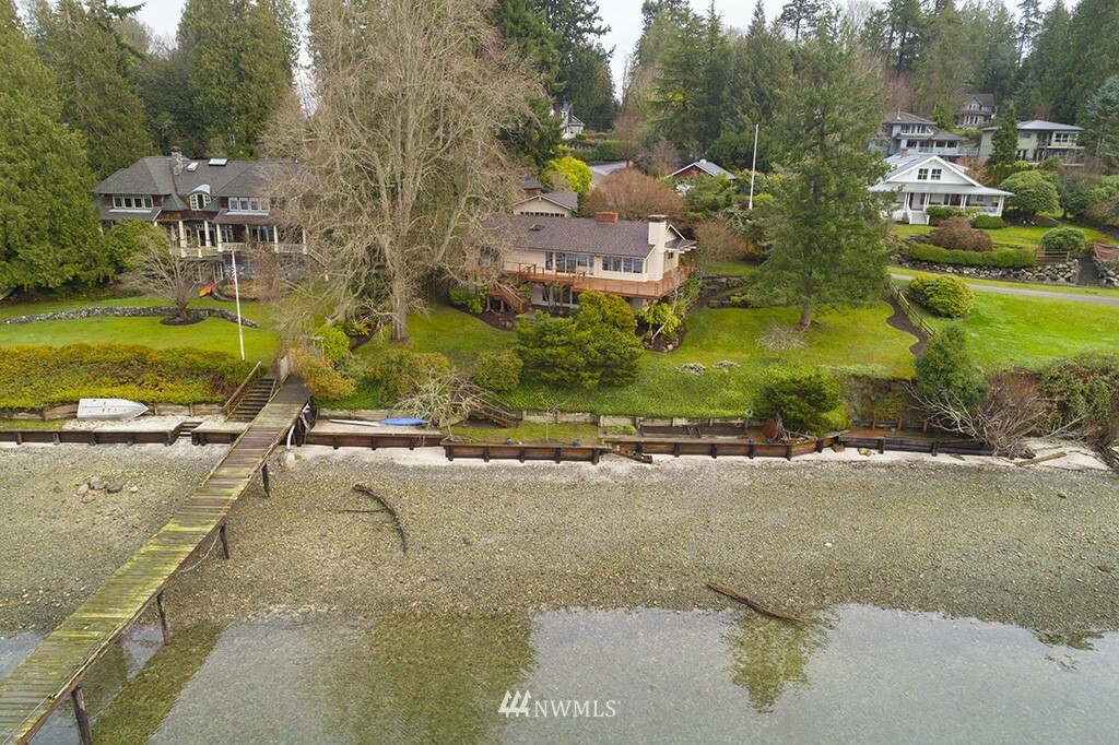 Property Photo:  15920 Euclid Avenue NE  WA 98110 