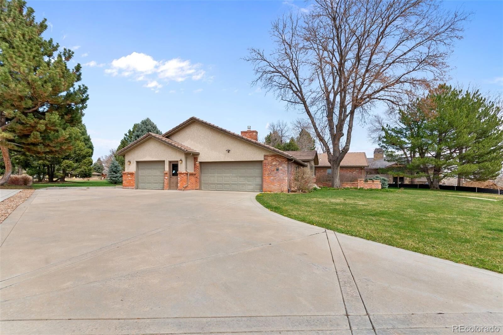 Property Photo:  41 Fairway Lane  CO 80123