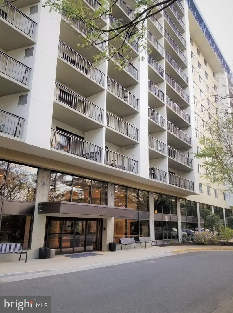 Property Photo:  3800 Powell Lane 1131  VA 22041 