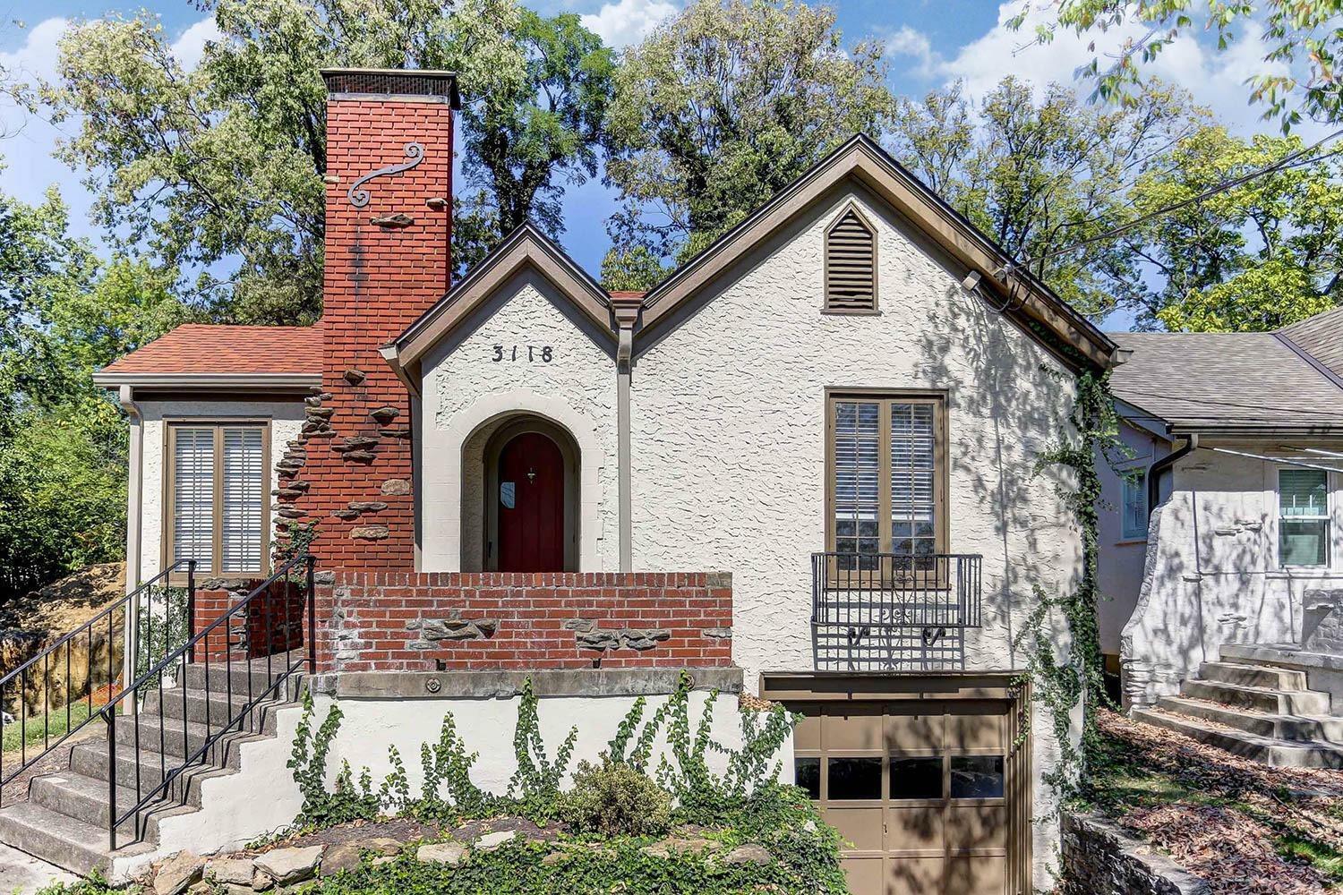Property Photo: 3118 Kinmont St OH 45208