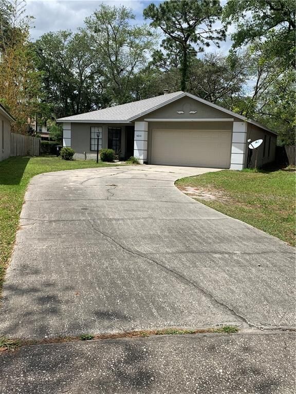 Property Photo: 4214 Cloverleaf Place FL 32707