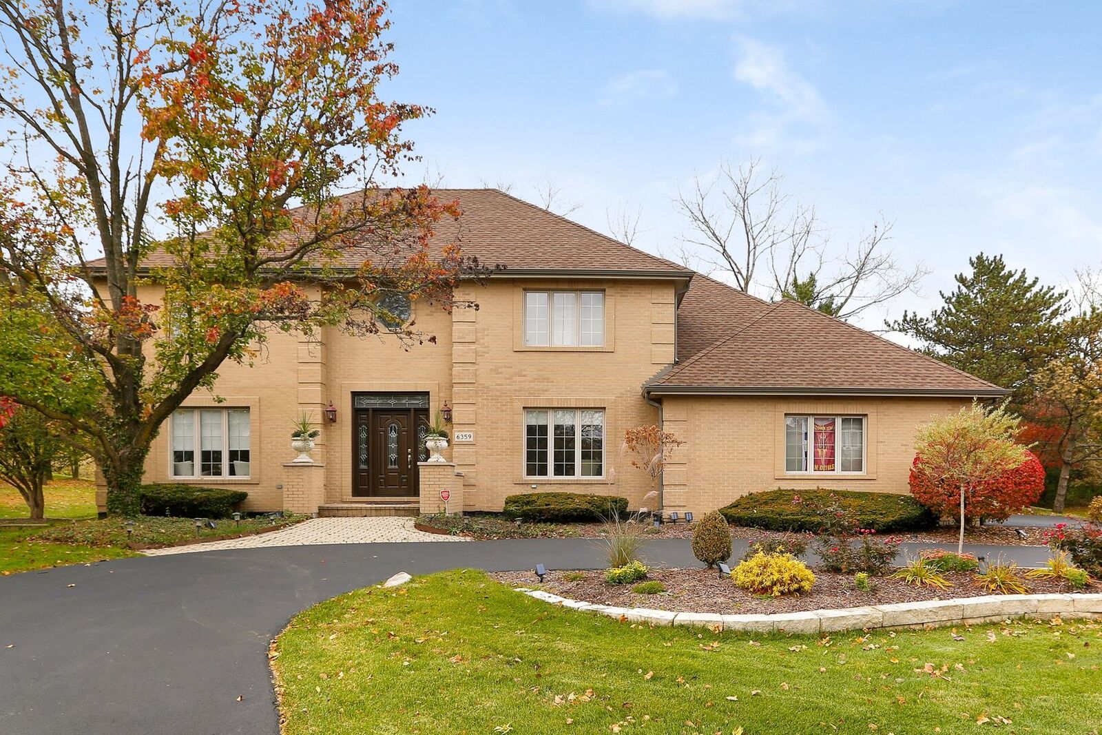Property Photo: 6359 Saint James Court IL 60527
