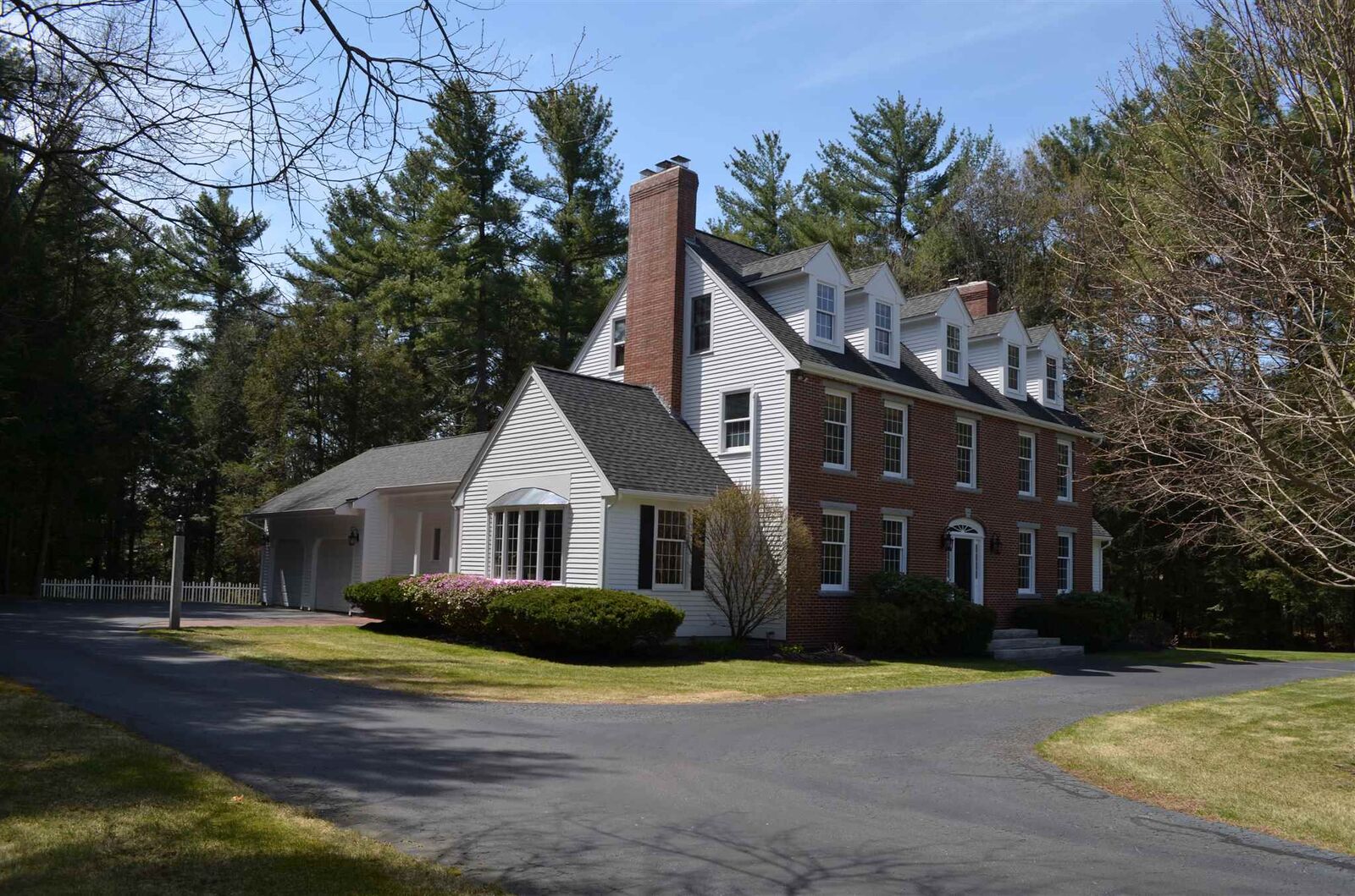 Property Photo: 74 Wendover Way NH 03110