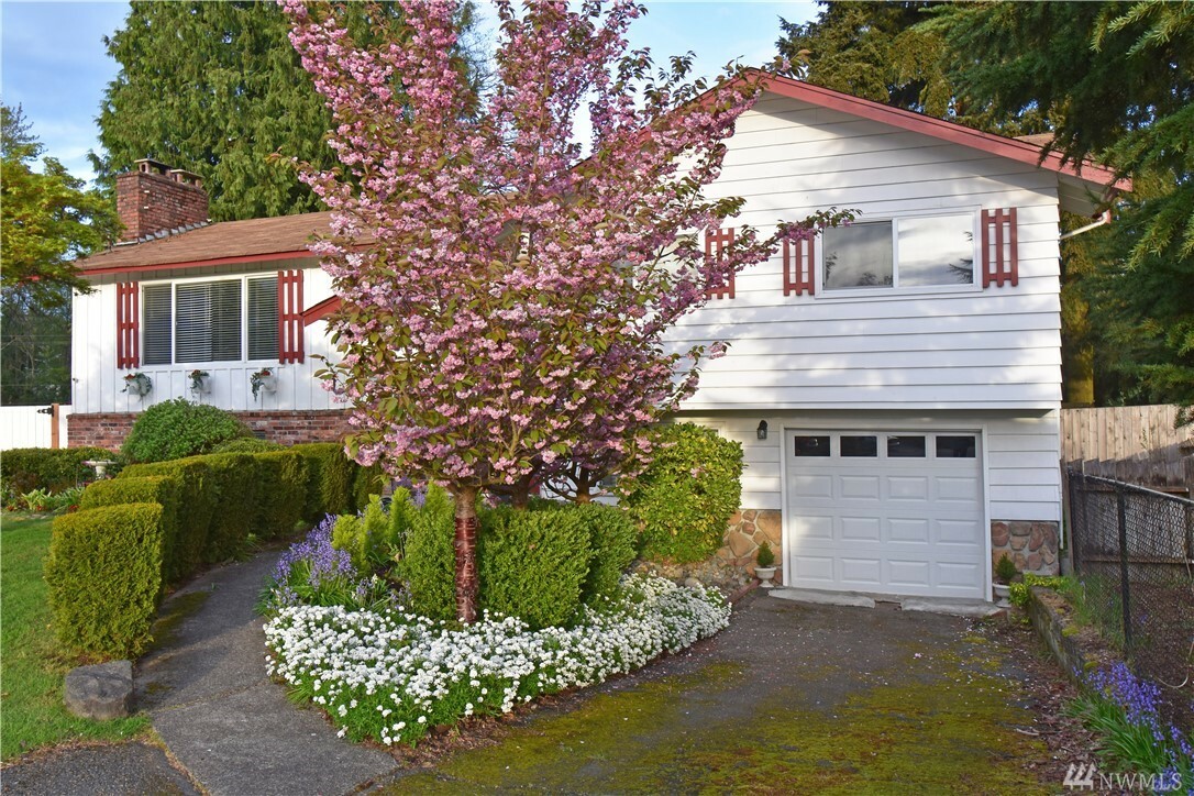 Property Photo: 111 SW 313th Street WA 98023