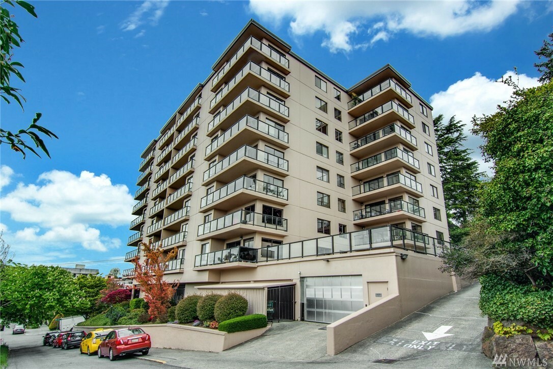 Property Photo:  100 Ward St 203  WA 98109 