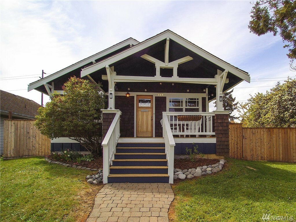 Property Photo:  808 W 5th St  WA 98363 