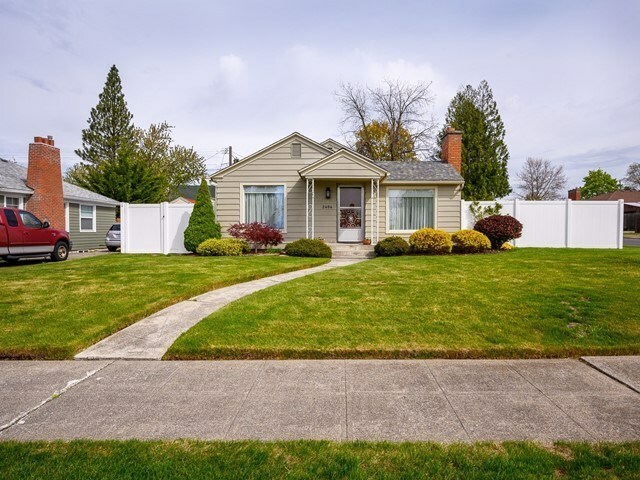 Property Photo:  2404 W Upton Ave  WA 99205 